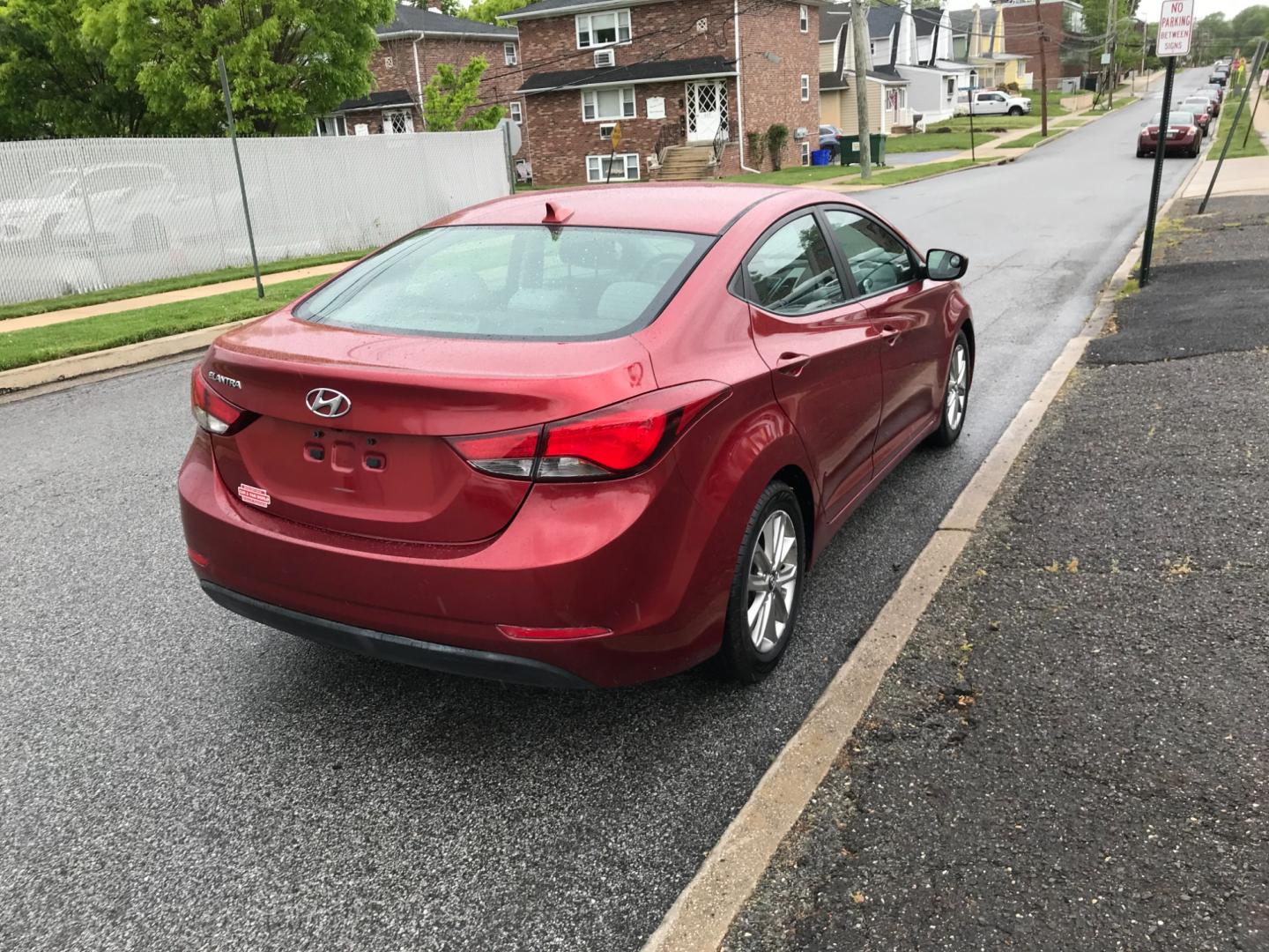 2015 Red /Gray Hyundai Elantra SE (5NPDH4AE7FH) with an 1.8 V4 engine, Automatic transmission, located at 577 Chester Pike, Prospect Park, PA, 19076, (610) 237-1015, 39.886154, -75.302338 - Photo#4